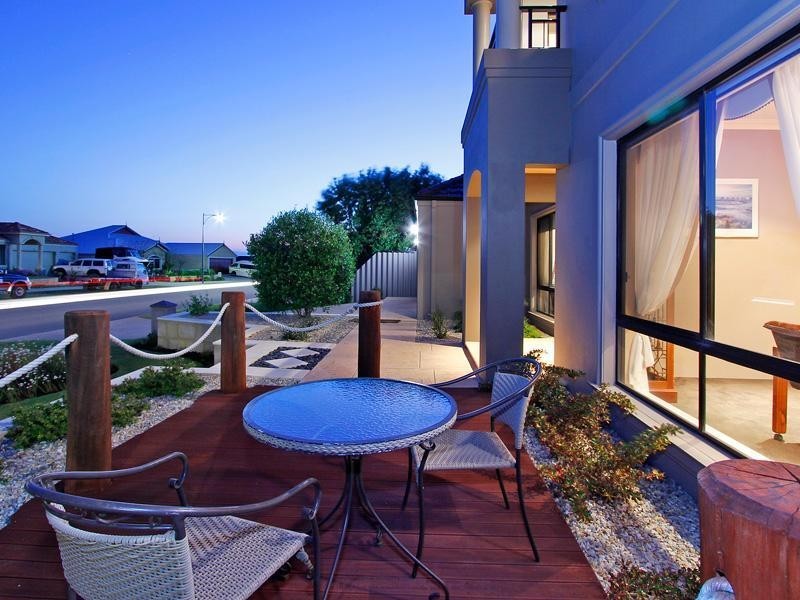 24 Hampshire Drive, Jindalee WA 6036