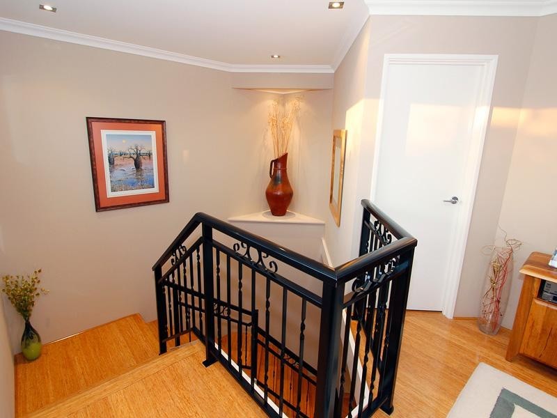 24 Hampshire Drive, Jindalee WA 6036