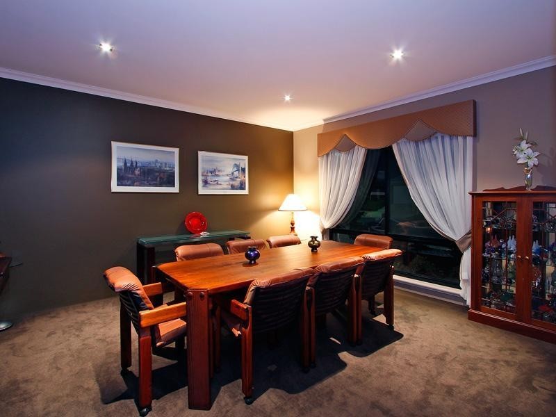 24 Hampshire Drive, Jindalee WA 6036