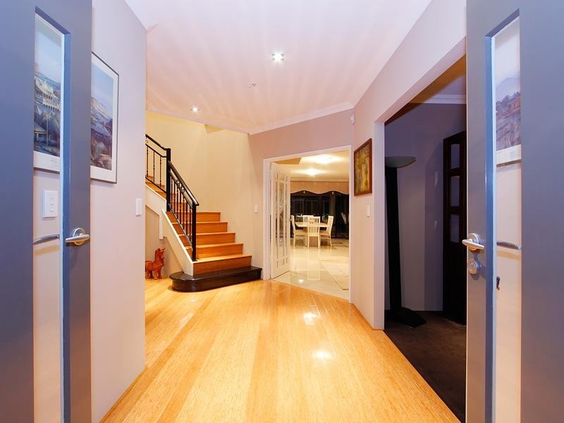 24 Hampshire Drive, Jindalee WA 6036