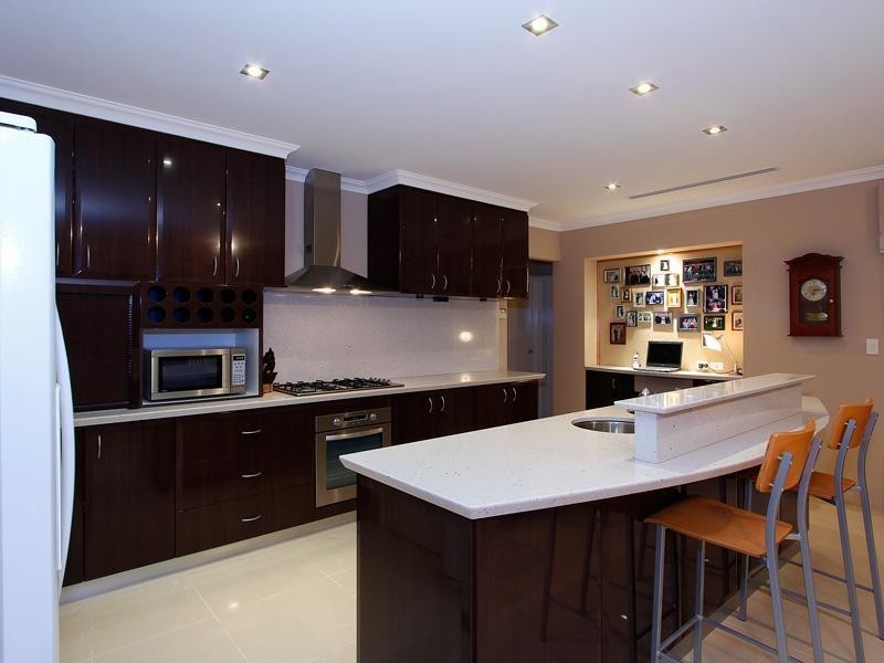 24 Hampshire Drive, Jindalee WA 6036