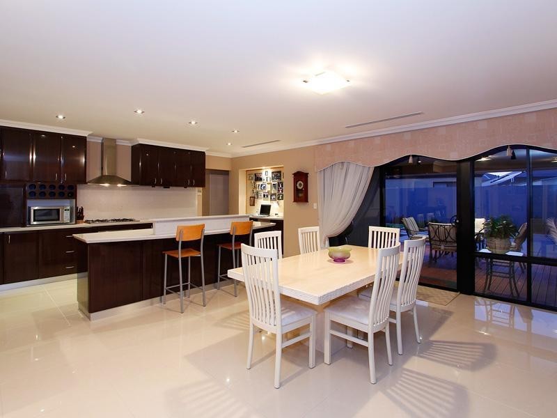 24 Hampshire Drive, Jindalee WA 6036