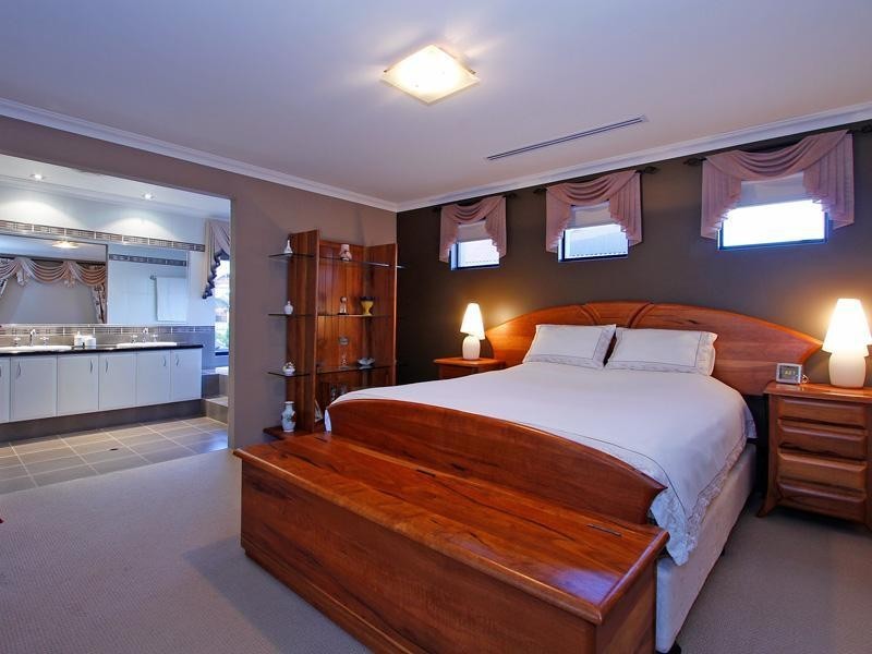 24 Hampshire Drive, Jindalee WA 6036