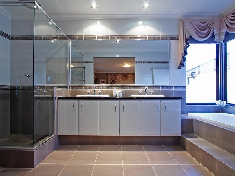 24 Hampshire Drive, Jindalee WA 6036