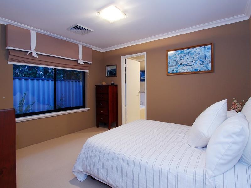 24 Hampshire Drive, Jindalee WA 6036