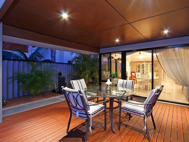 24 Hampshire Drive, Jindalee WA 6036