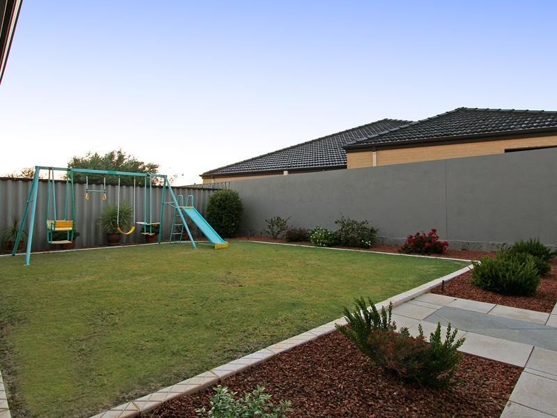 24 Hampshire Drive, Jindalee WA 6036