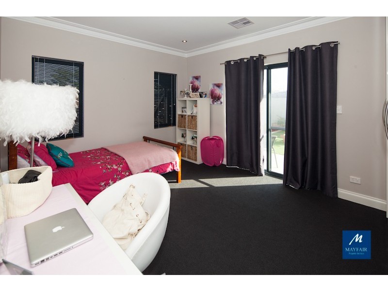 1 Stingray Way, Jindalee WA 6036