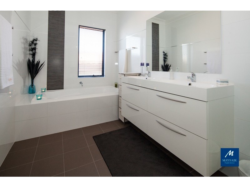 1 Stingray Way, Jindalee WA 6036