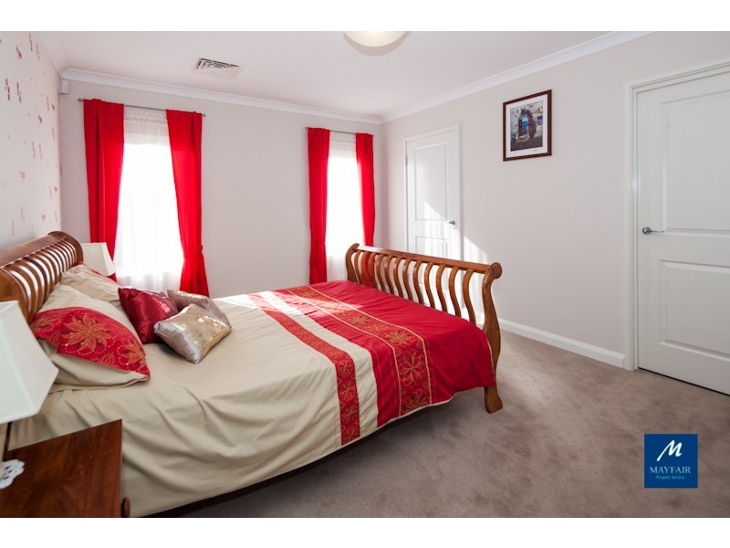 18 Dotterel Green, Jindalee WA 6036
