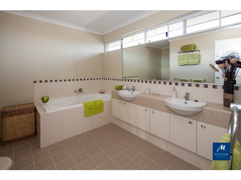 18 Dotterel Green, Jindalee WA 6036