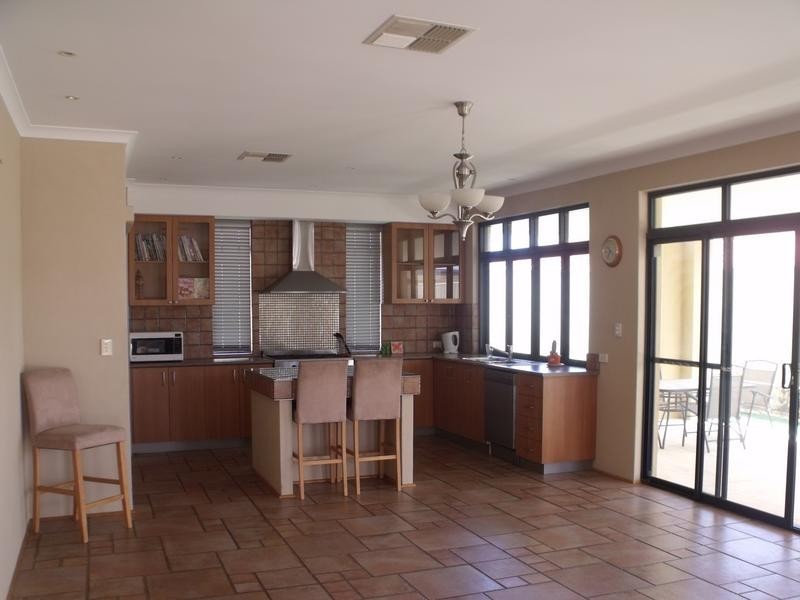 6 Keanefield Drive, Carramar WA 6031