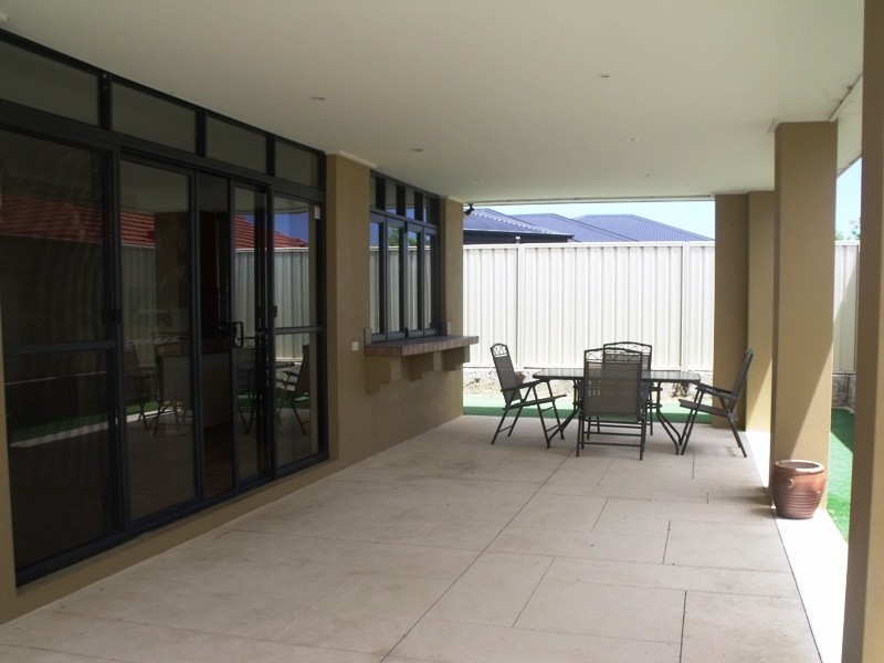 6 Keanefield Drive, Carramar WA 6031