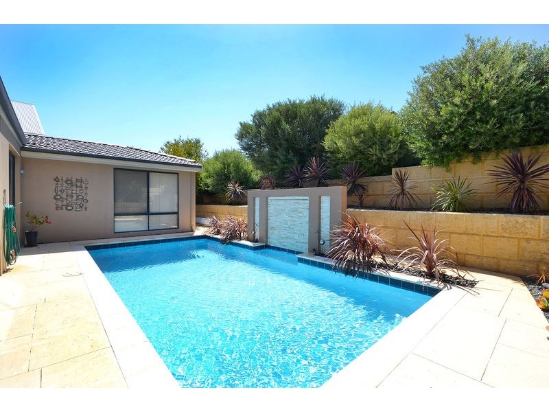 2 Royal James Court, Quinns Rocks WA 6030