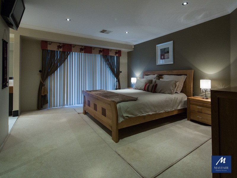 8 Hampshire Drive, Jindalee WA 6036