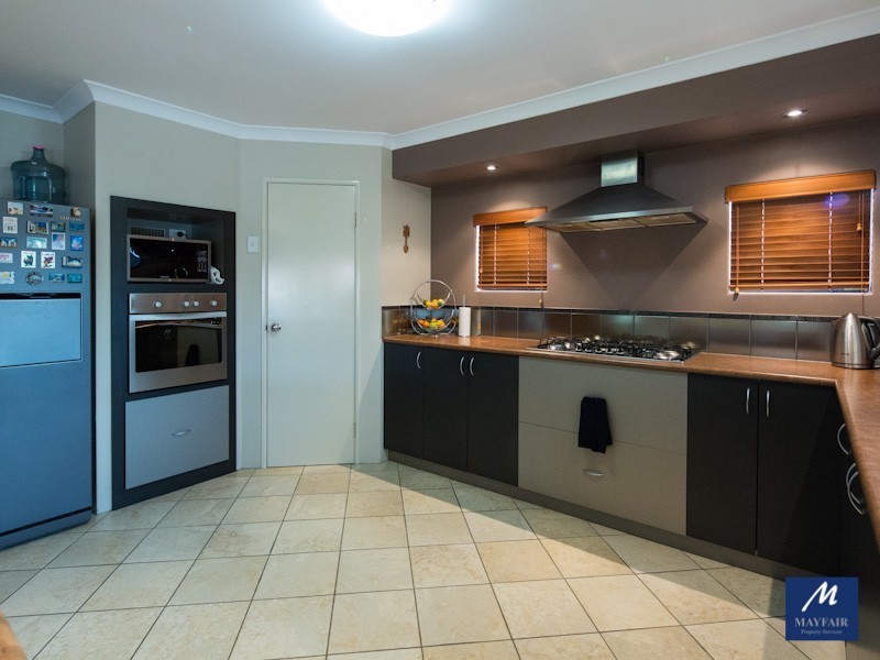 8 Hampshire Drive, Jindalee WA 6036