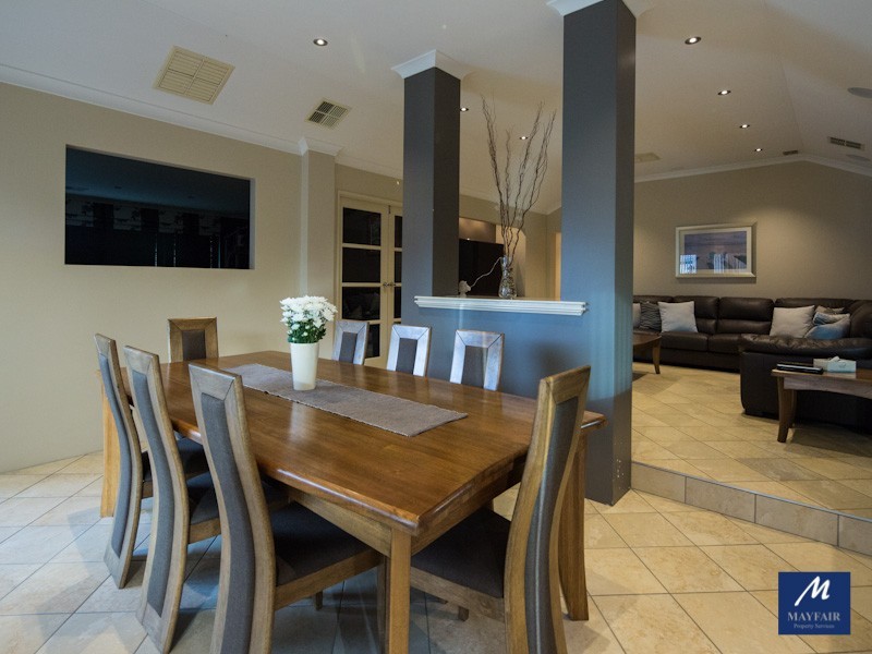 8 Hampshire Drive, Jindalee WA 6036
