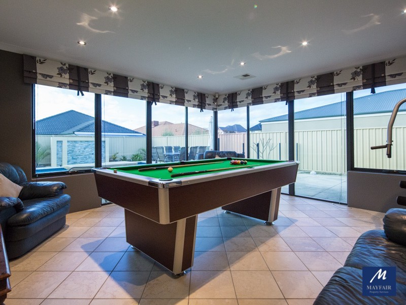 8 Hampshire Drive, Jindalee WA 6036