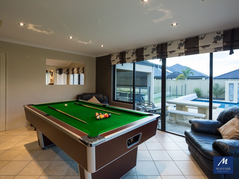 8 Hampshire Drive, Jindalee WA 6036