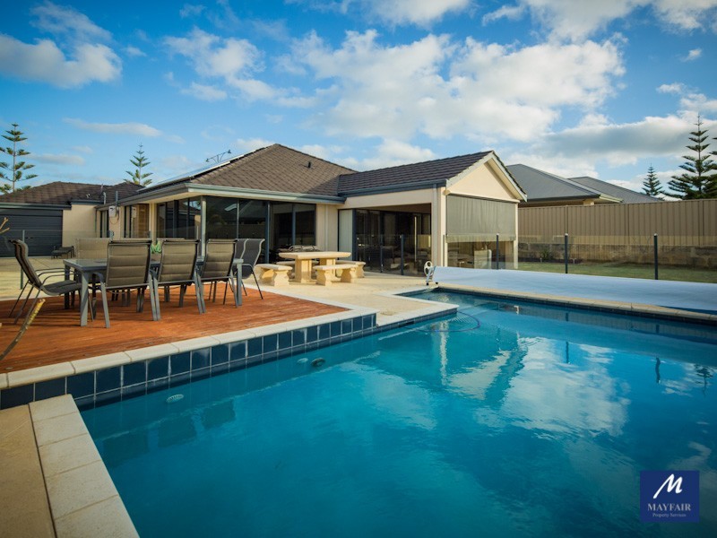 8 Hampshire Drive, Jindalee WA 6036