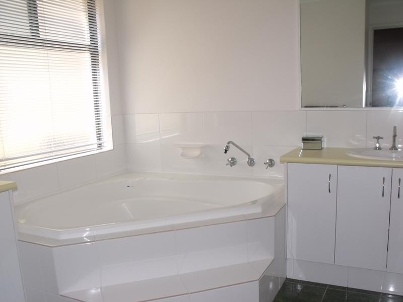 20 Brigantine Drive, Jindalee WA 6036