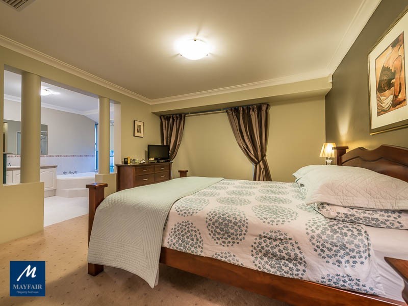 32 Royal Melbourne Avenue, Connolly WA 6027