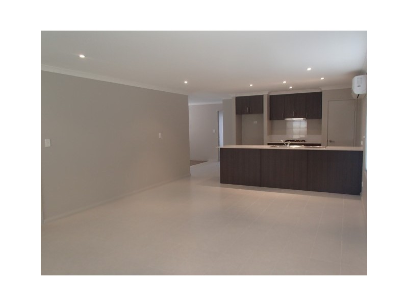 10 BOWLINE AVENUE, Alkimos WA 6038