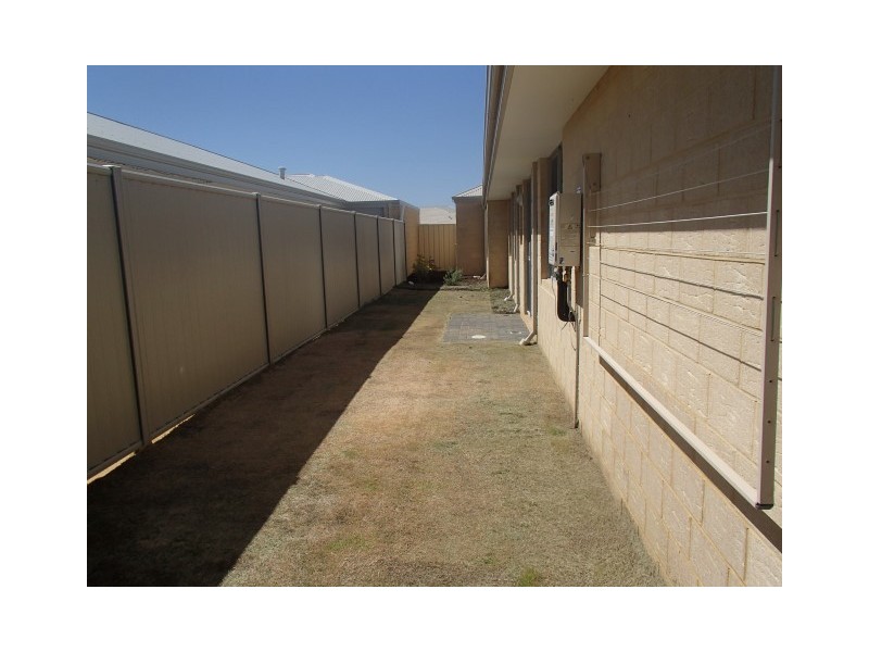 10 BOWLINE AVENUE, Alkimos WA 6038