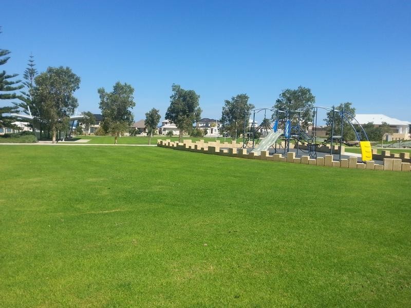 12 Dotterel Green, Jindalee WA 6036