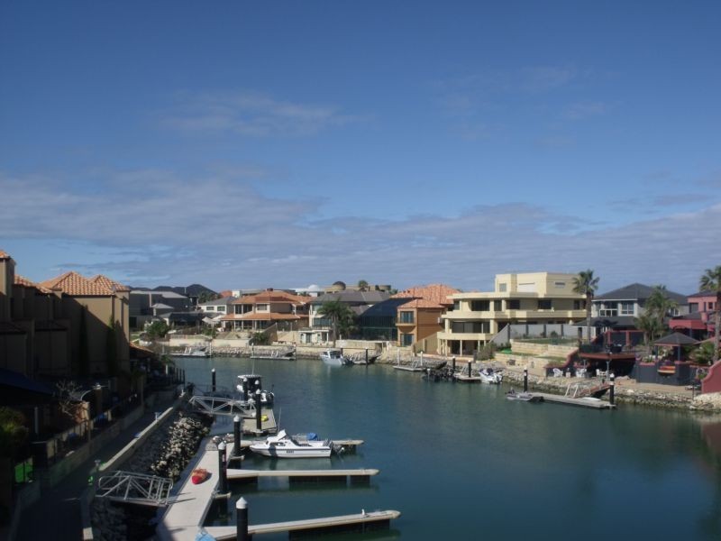 21 Rosslare Promenade, Mindarie WA 6030