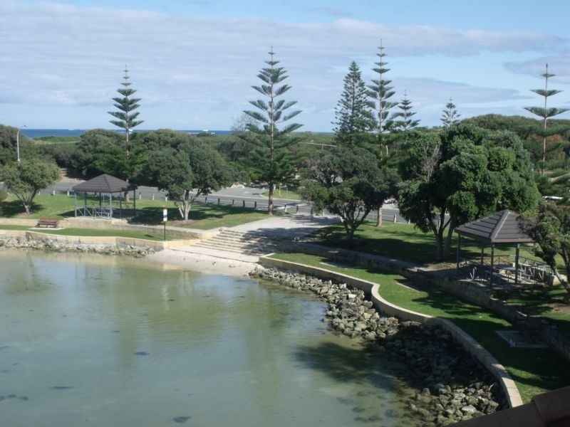 21 Rosslare Promenade, Mindarie WA 6030