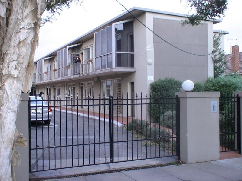 8/7 Truganini, Carnegie VIC 3163