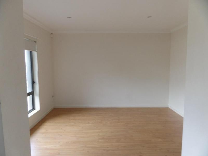 14 Forbes Grove, Oak Park VIC 3046