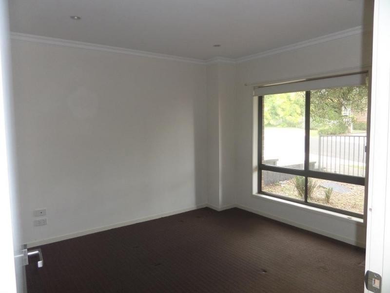 14 Forbes Grove, Oak Park VIC 3046