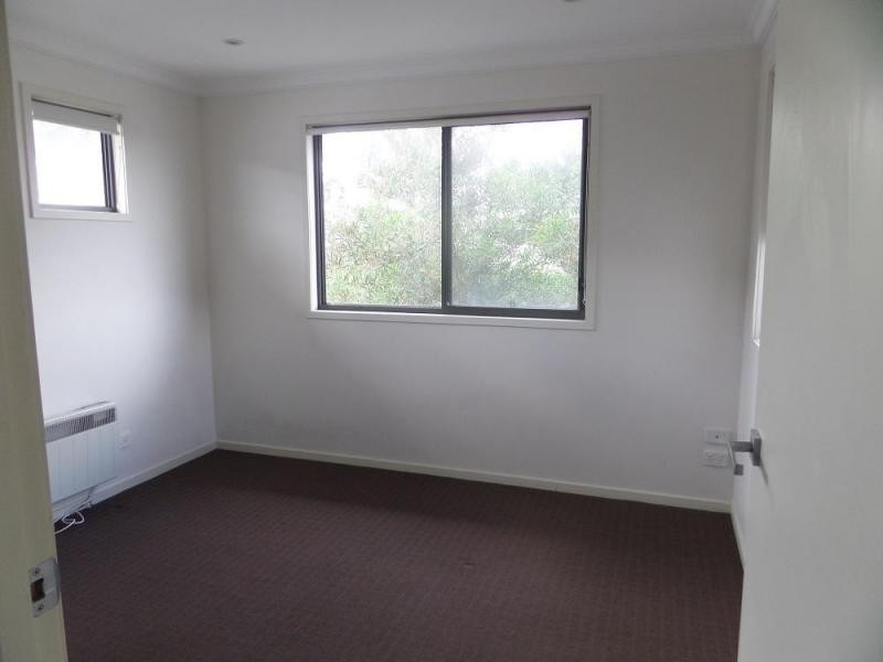 14 Forbes Grove, Oak Park VIC 3046