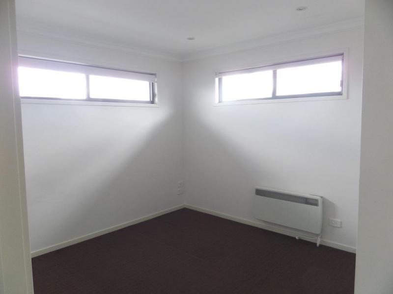 14 Forbes Grove, Oak Park VIC 3046