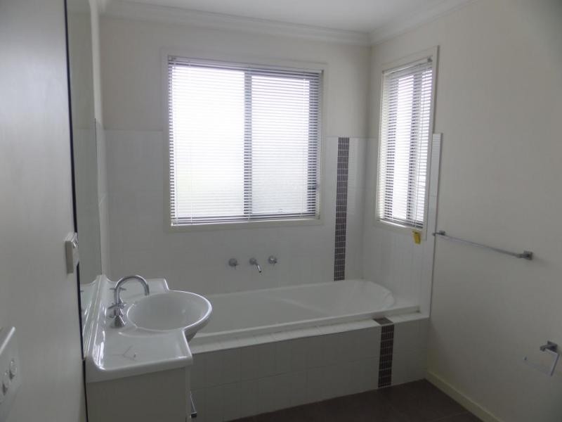 14 Forbes Grove, Oak Park VIC 3046