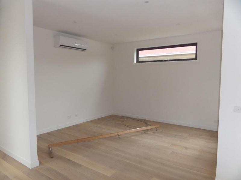 2/4 4 Essex Street, Pascoe Vale VIC 3044