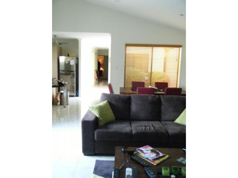 20 Seychelles Place, Kawana Island QLD 4575