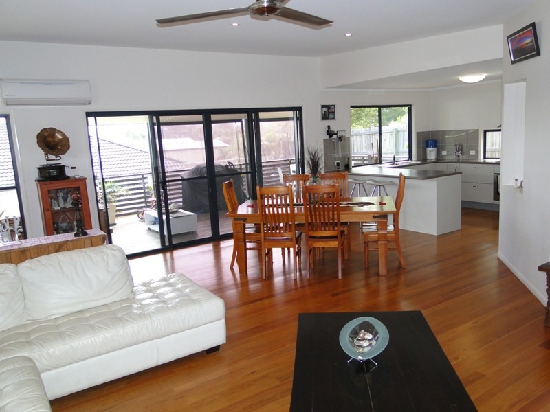 6 Cullen Drive, Little Mountain QLD 4551