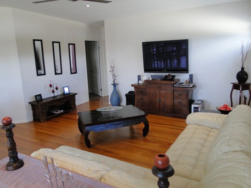 6 Cullen Drive, Little Mountain QLD 4551