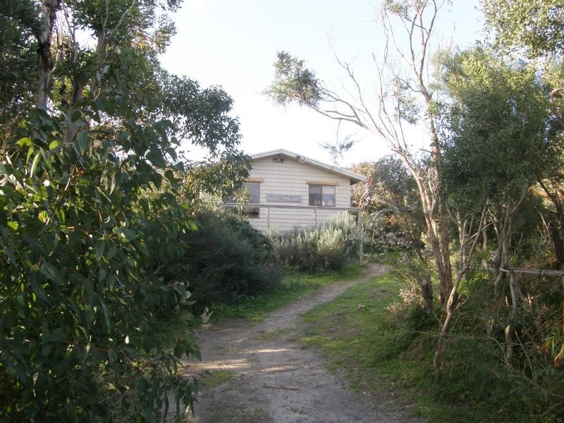 32-34 ATHERTON DRIVE, Venus Bay VIC 3956