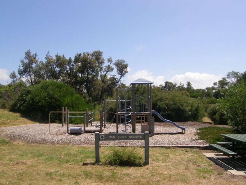 5 APRIL AVENUE, Venus Bay VIC 3956