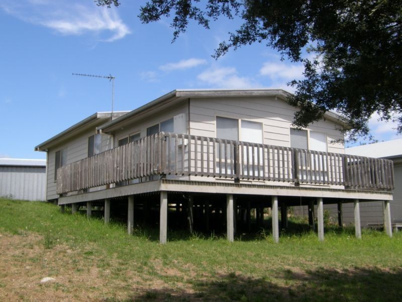 6 WOORAK AVENUE, Venus Bay VIC 3956