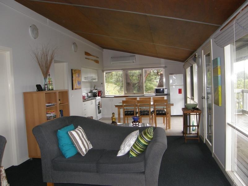 18 ATKINSON AVENUE, Venus Bay VIC 3956