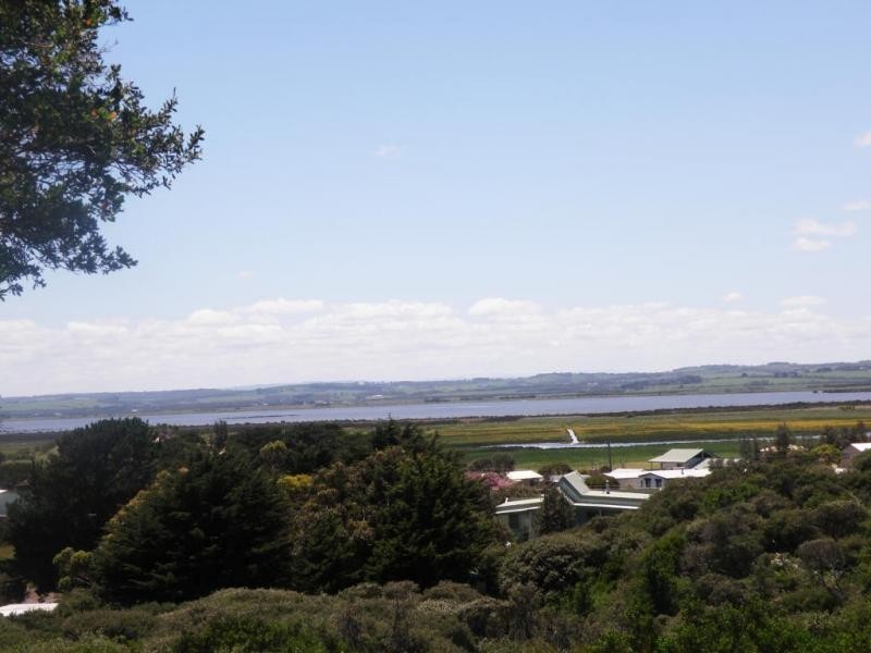 8 MONCUR COURT, Venus Bay VIC 3956