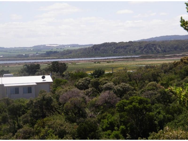 8 MONCUR COURT, Venus Bay VIC 3956