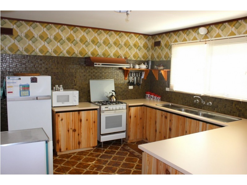 4 DONALD STREET, Venus Bay VIC 3956