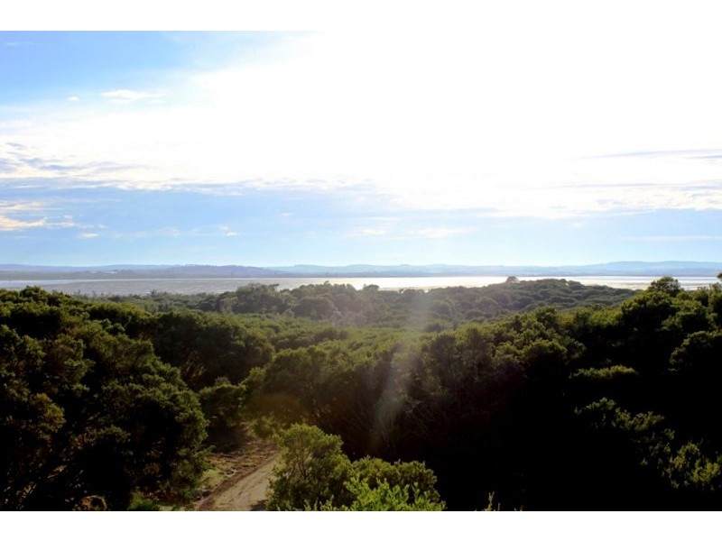825 LEES ROAD, Venus Bay VIC 3956