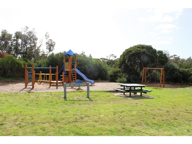 35 McMILLAN AVENUE, Venus Bay VIC 3956